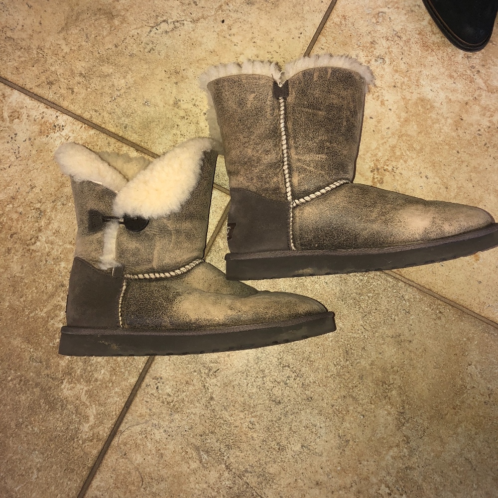 UGG short taupe faded style Bailey button ltd. ed.